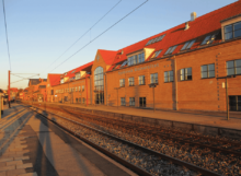 SBB overtog ved udgangen af juni to undervisningsejendomme i henholdsvis Glostrup og Slagelse. Ejendommen i Glostrup på 7.500 kvm er udlejet til Brøndby Kommune og anvendes i dag til sprogskole. Ejendommen i Slagelse på 7.200 kvm (billedet) er ligeledes fuldt udlejet med Syddansk Universitet som ankerlejer. Bag salget stod den svenske ejendomsfond Niam. Foto: Niam