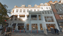 Vimmelskaftet 46-48 med blandt andet Det Gamle Apotek og Espresso House som lejere. Foto: Google Maps