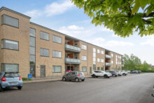Boligudlejningsejendommen med 42 lejemål på Eigtveds Allé 2-12 i Høje Taastrup. Foto: Colliers/PR