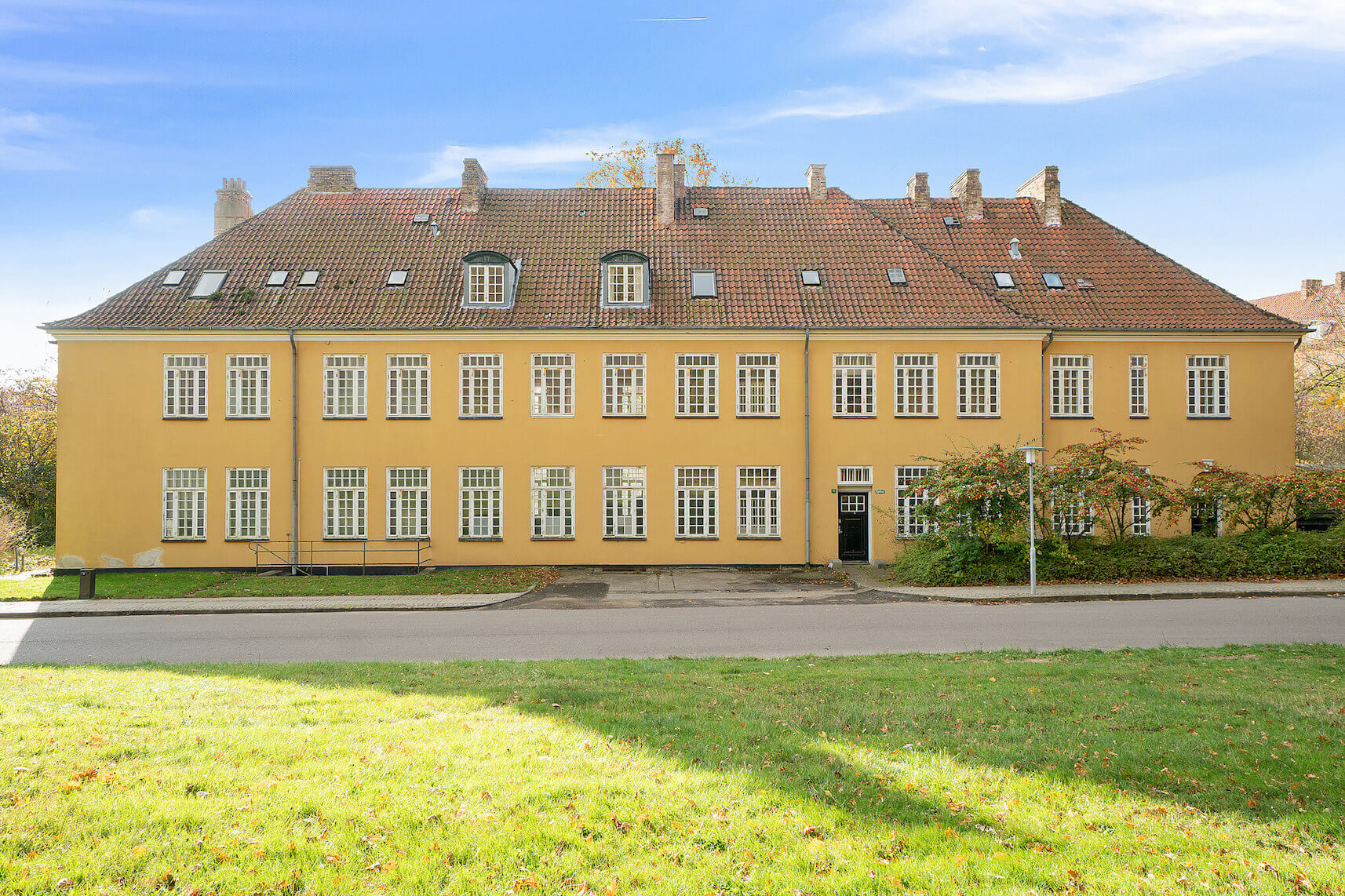 Annebergparken 16 i Nykøbing Sjælland er blandt de 22 ejendomme, Freja Ejendomme nu sælger. Foto: Esoft